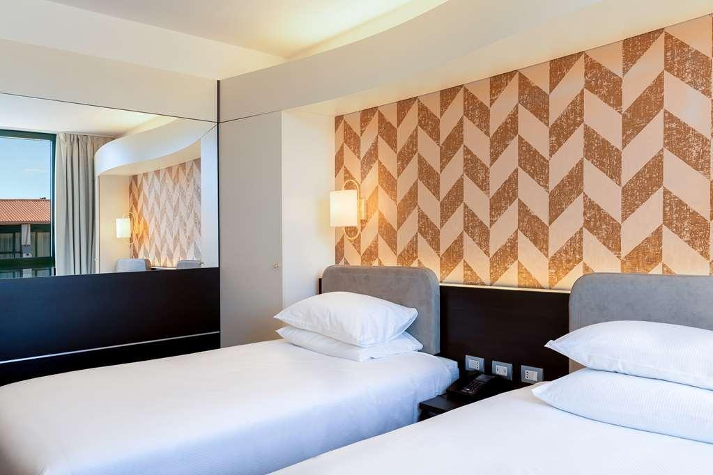 Hotel Doubletree By Hilton Milan Malpensa Solbiate Olona Camera foto