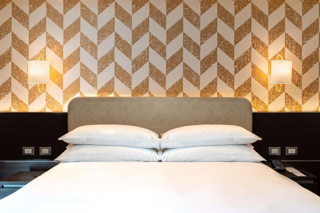 Hotel Doubletree By Hilton Milan Malpensa Solbiate Olona Esterno foto