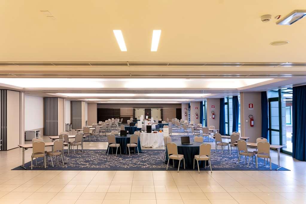 Hotel Doubletree By Hilton Milan Malpensa Solbiate Olona Servizi foto