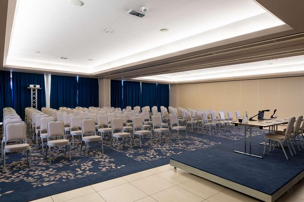 Hotel Doubletree By Hilton Milan Malpensa Solbiate Olona Servizi foto