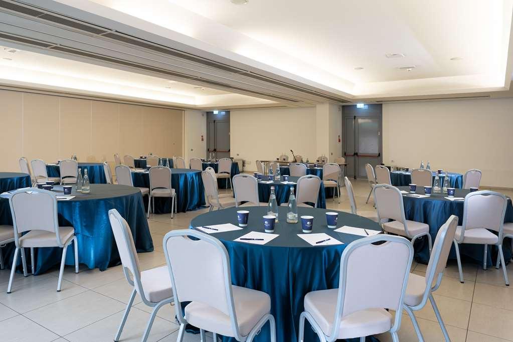Hotel Doubletree By Hilton Milan Malpensa Solbiate Olona Servizi foto