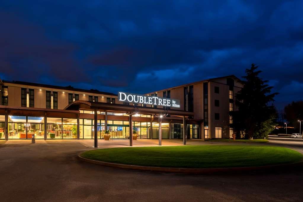 Hotel Doubletree By Hilton Milan Malpensa Solbiate Olona Esterno foto