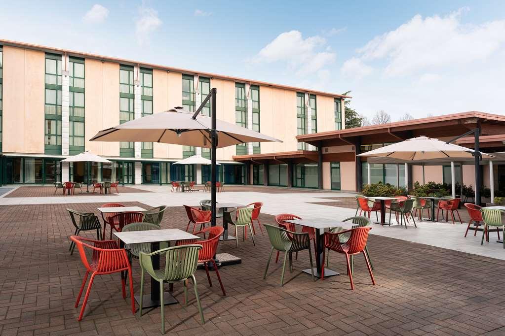Hotel Doubletree By Hilton Milan Malpensa Solbiate Olona Esterno foto